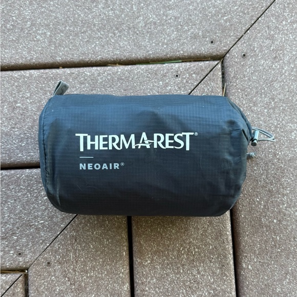 Therm-A-Rest Neoair Xtherm Sleeping Pad - Picture 1 of 8